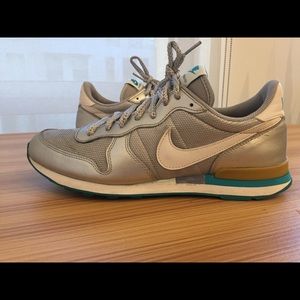 Nike Internationalist Gray Women size 11.5